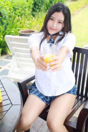 欧美girl假睫毛_HD免费播放